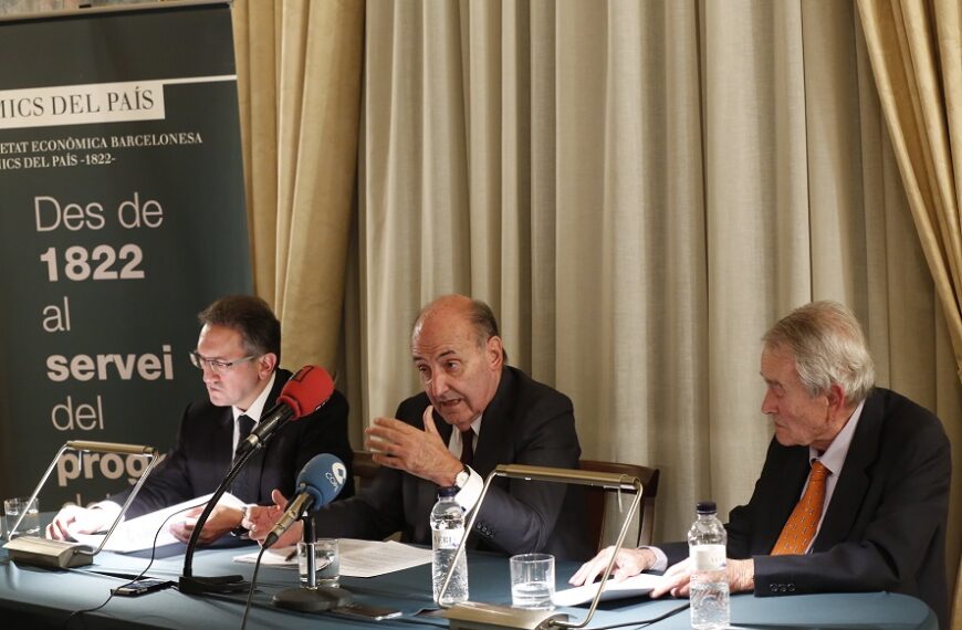 Miquel Roca presenta en roda de premsa l’Informe Anual de la Societat Econòmica Barcelonesa d’Amics del País