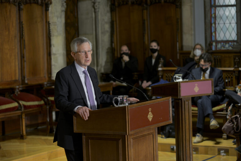 Recerca acadèmica bàsica i aplicada, construïm un futur de progrés