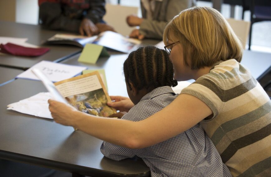 ‘Desafiaments actuals dels docents’ | Debat Amics del País